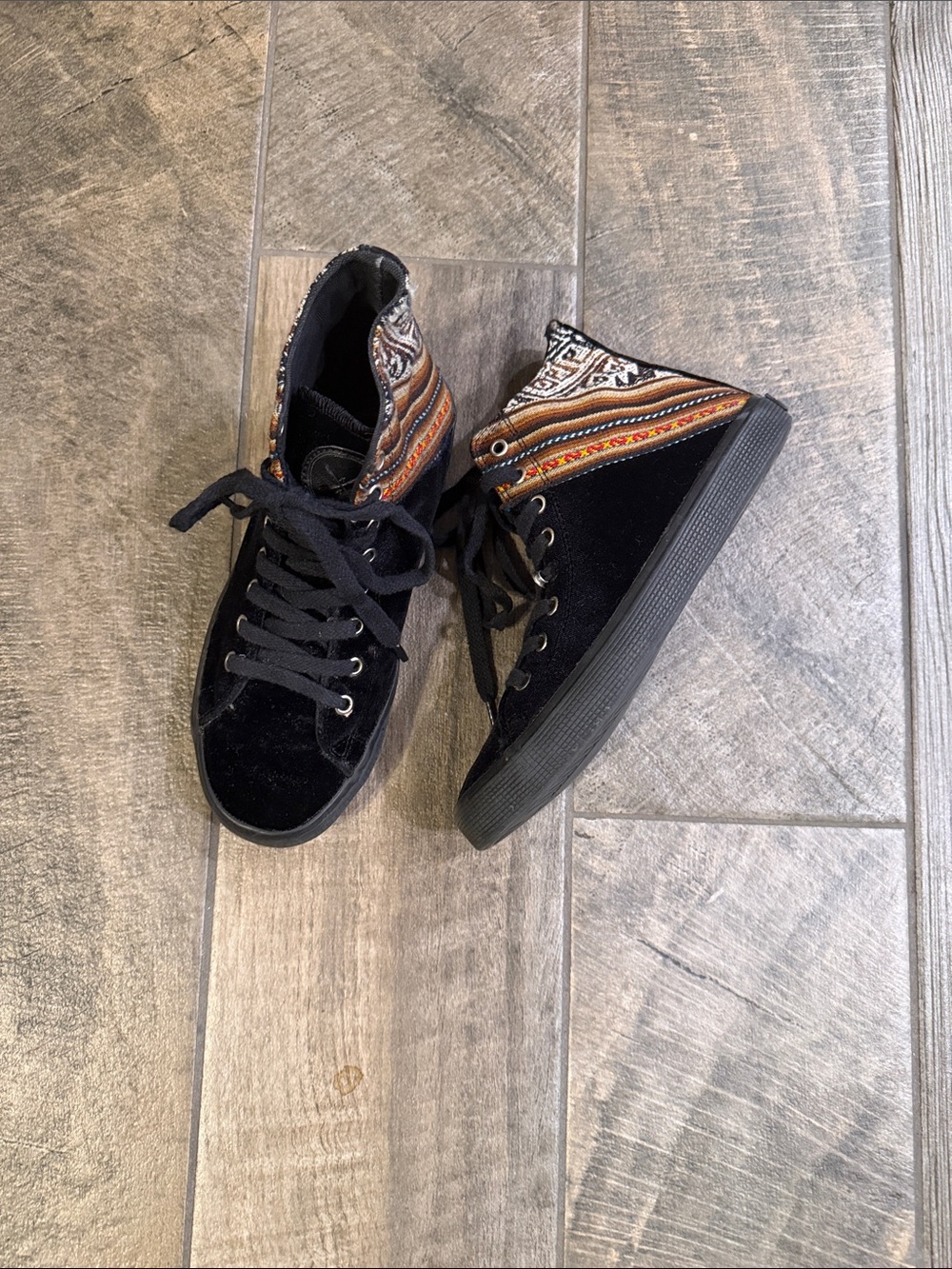 Inkkas Black Velvet High-Top Sneakers with Patterned Collar